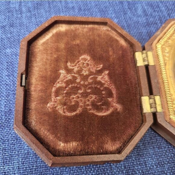 Very old union photo case with ruby ambrotype photograph & 1854 patent - Picture 6 of 16